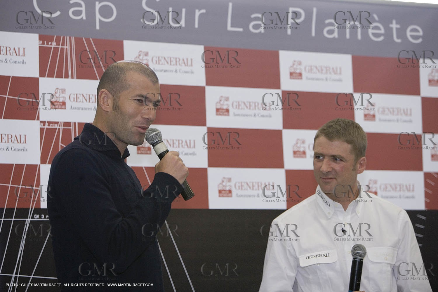 23 01 2007 - Vannes (FRA) - Soccer champion Zinedine Zidane take a visit at Multiplast boatyard where is built GENERALI, the next IMOCA monohull of french sailor Yann Eliès