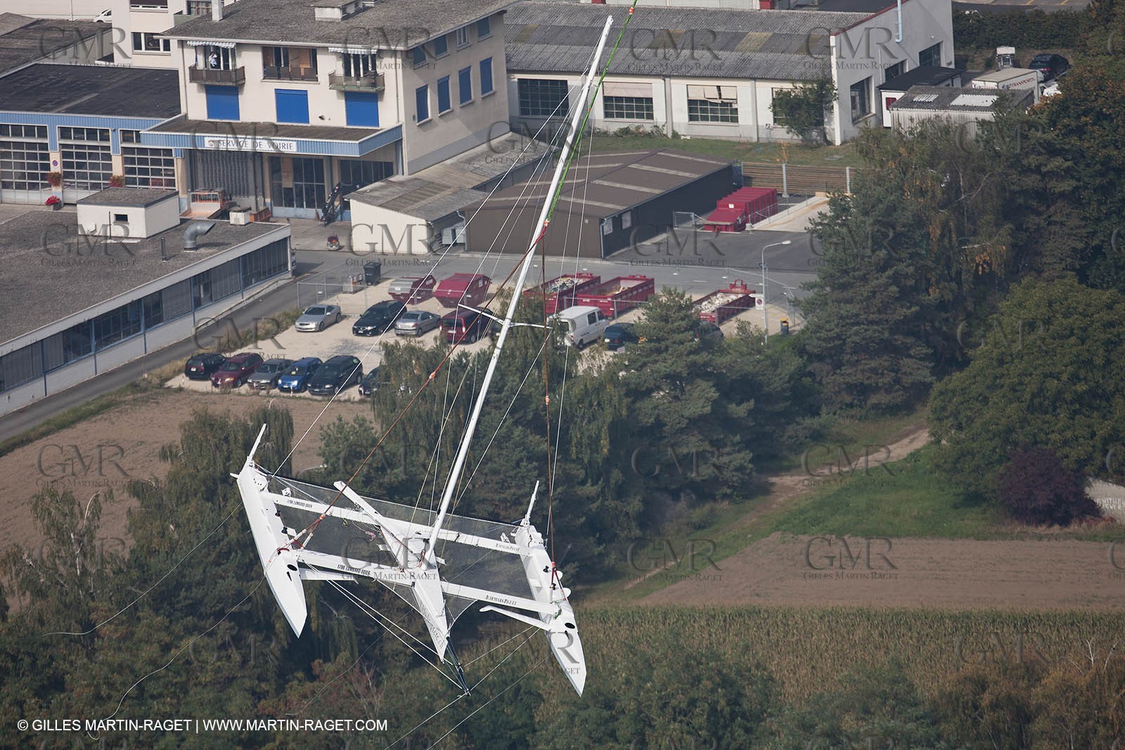 08 10 10 - St Sulpice (SUI) - Hydroptere.ch touches water