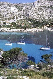 Monocoque de croisiere au mouillage