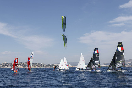15 04 2024, Marseille (FRA), présentation des sélectionnés olympiques français en voile pour les Jeux Olympiques de Paris 2024.  Alex Mazella (Kite hommes - Formula Kite); Laurianne Nolot (Kite femmes - Formula Kite); Nicolas Goyard (Planche à voile hommes - iQFoil); Hélène Noesmoen (Planche à voile femmes- iQFoil); Camille Lecointre-Jeremie Mion (dériveur double mixte - 470); Louise Cervera (Dériveur femmes - ILCA 6); Jean-Baptiste Bernaz (Dériveur hommes - ILCA 7); Tim Mourniac - Lou Berthomieu (Multicoque mixte - Nacra 17); Clément Péquin - Erwan Fischer (Skiff hommes - 49er); Sarah Steyaert-Charline Picon (Skiff femmes - 49er FX).