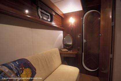 MotorYacht - Inside - Decks