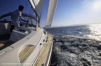 Crusing monohull sailing