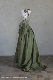 May 2004 - La Tour d'Aigues (FRA, 84) - Old costumes for women of the South exhibition