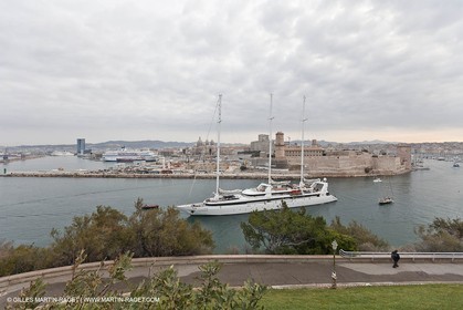 23 10 2010 - Marseille (FRA,13) - Le Ponant - Arrivée à Marseille et entrée dans le Vieux Port