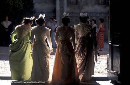 Women of Arles in traditional costume