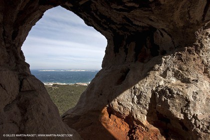 25 03 2009 - Marseille (FRA, 13) - Les Calanques - Massif de Marseilleveyre - La Roche Percée