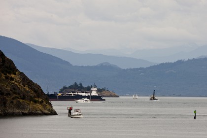 26 08 2008 - Anacortes (WA, USA) - America's Cup - BMW ORACLE Racing - 90 ft trimaran launch - structural tests completed by Design Team