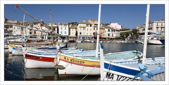 Produit : Tirage photo réalisé par nos soins sur imprimante jet d'encre professionnelle Epson à partir de 8 encres ultrachrome inaltérables (label Digigraphie).Formats au choix : .. 50 x 100 cm. 100 x 200 cmChoix des papiers :. Papier standard brillant 250 gr., filet noir, marge blanche, tirage non signé. Papier haut de gamme satiné 290 gr. filet noir, marge blanche, tirage vérifié et signé par l'auteur.. Autres supports (canvas, acrylique, dibond) sur demandeConditionnement : tube cylindrique renforcé.Options pour l'expédition : . colissimo + dépôt boîte aux lettres (France uniquement). Colissimo avec signature à réception. Transporteur express (2 jours ouvrés) avec signature à réceptionCliquez sur caddie pour sélectionner votre formule et démarrer la procédure de commande en ligne