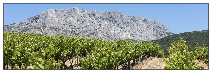 Produit : Tirage photo réalisé par nos soins sur imprimante jet d'encre professionnelle Epson à partir de 8 encres ultrachrome inaltérables (label Digigraphie).Formats au choix :. 20 x 60 cm. 33 x 95 cm- 52 x 150 cmChoix des papiers :. Papier standard brillant 250 gr., filet noir, marge blanche, tirage non signé. Papier haut de gamme satiné 290 gr. filet noir, marge blanche, tirage vérifié et signé par l'auteur.. Autres supports (canvas, acrylique, dibond) sur demandeConditionnement : tube cylindrique renforcé.Options pour l'expédition : . colissimo + dépôt boîte aux lettres (France uniquement). Colissimo avec signature à réception. Transporteur express (2 jours ouvrés) avec signature à réceptionCliquez sur caddie pour sélectionner votre formule et démarrer la procédure de commande en ligne