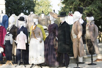31 10 2013 - Ansouis (FRA,84) - Chateau d'Ansouis - Costumes de l'exposition Habits d'hommes
