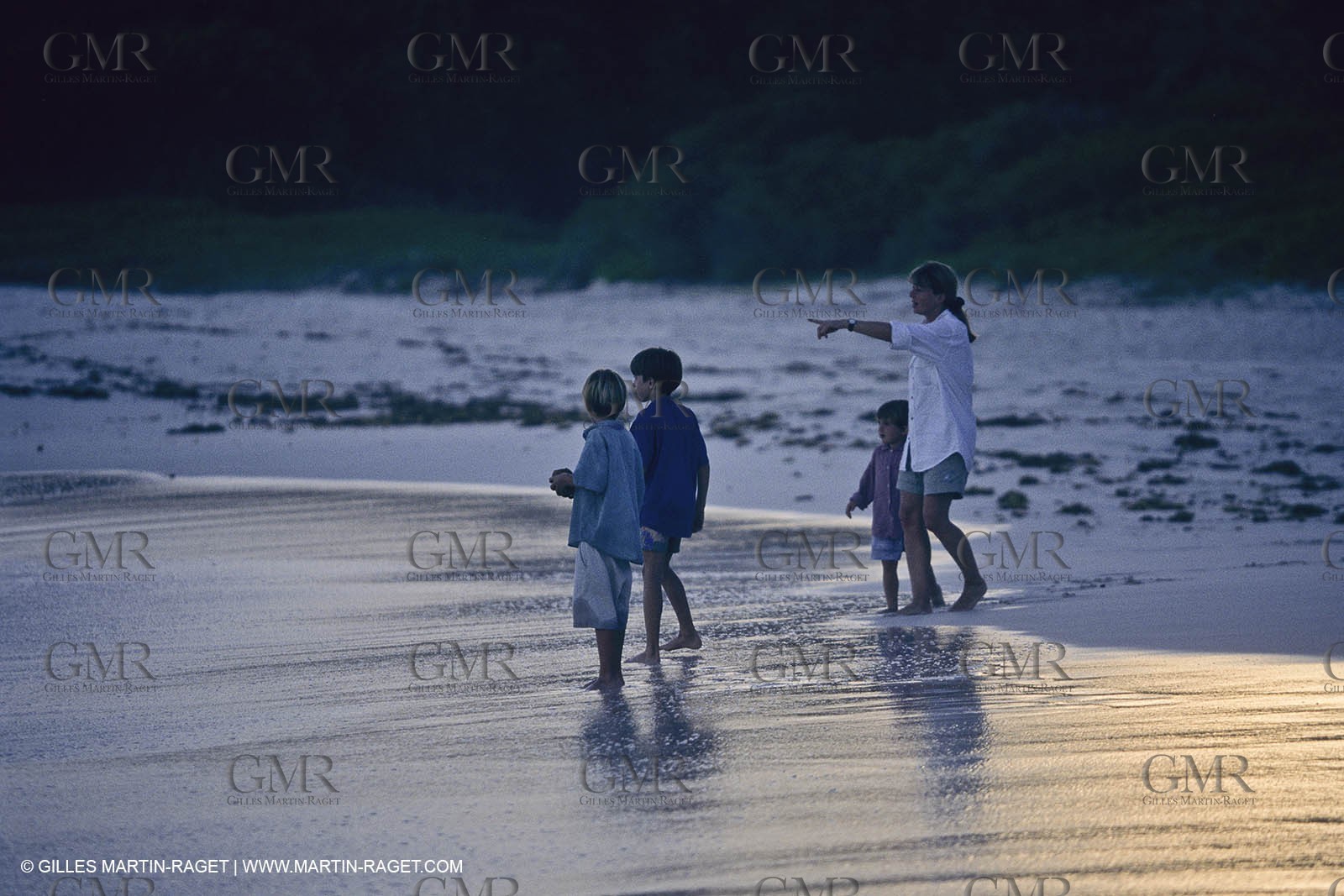 Sailing, cruising, children onboard