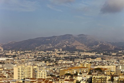 06 08 09 - Marseille - La neble - Brouillard sur les calanques et îles de Marseille