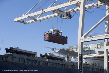 01 03 2011 - San Frnacisco (USA,CA) - Harbour operations - ship details - ship unloading - containers