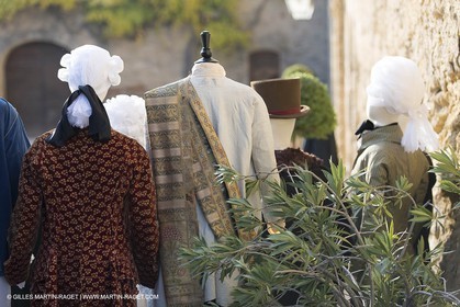 31 10 2013 - Ansouis (FRA,84) - Chateau d'Ansouis - Costumes de l'exposition Habits d'hommes