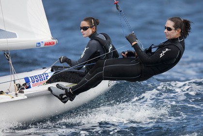 20 04 2010 - Hyères (FRA,83) - SOF 2010 - ZHIK Team - 470 fem -  Ingrid Petitjean - Nadège Douroux