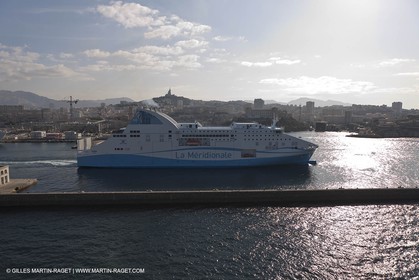14 01 2012 - Marseille (FRA,13) - Compagnie La Méridionale - le Piana devant Marseille et les Calanques