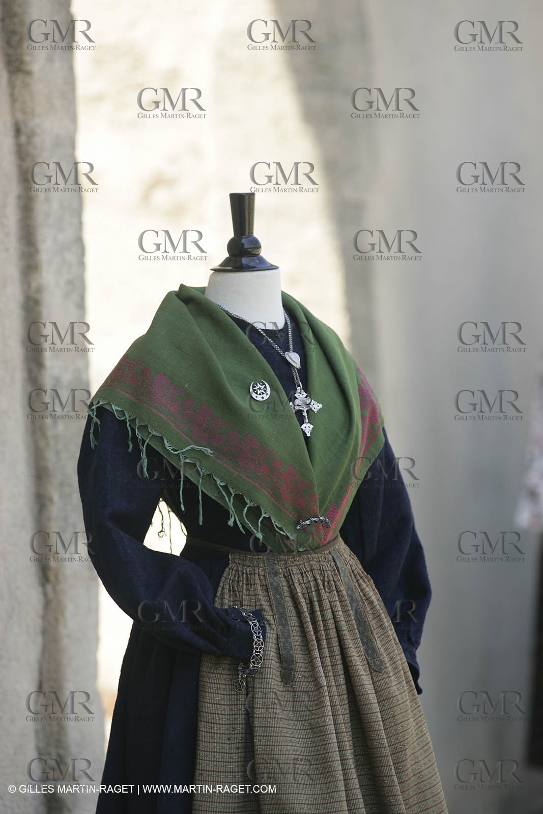 May 2004 - La Tour d'Aigues (FRA, 84) - Old costumes for women of the South exhibition