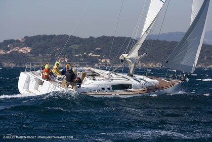 Crusing monohull sailing