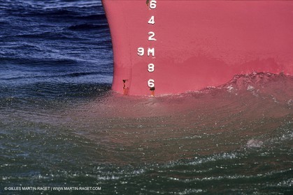 Monde maritime, opérations porturaires, ports, manoeuvres, marine world, harbour operations, maritime shipping,