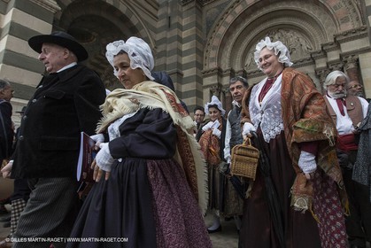 13 01 2012 - Marseille (FRA,13) - Week end d'ouverture de MP 2013 , Groupe de tradition provençale à la sortie de la messe de la Cathedrale de la Major