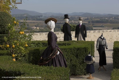 31 10 2013 - Ansouis (FRA,84) - Chateau d'Ansouis - Costumes de l'exposition Habits d'hommes