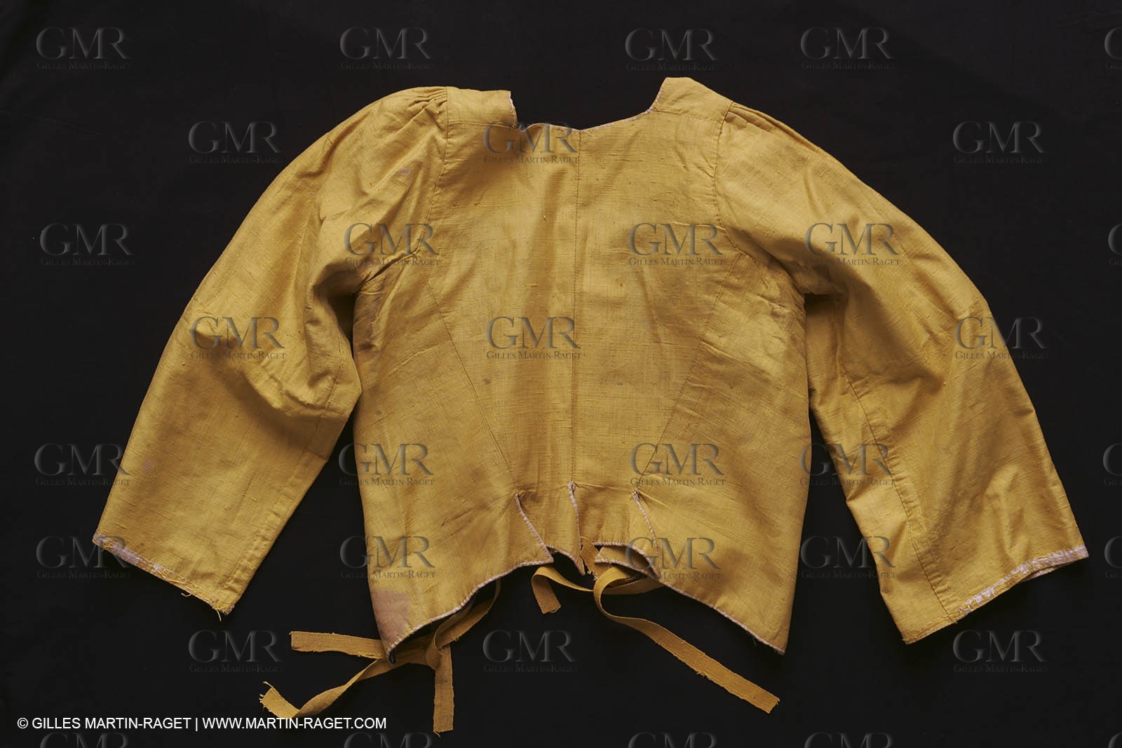 May 2004 - La Tour d'Aigues (FRA, 84) - Old costumes for women of the South exhibition