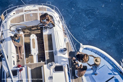 Voile, croisière, personnages