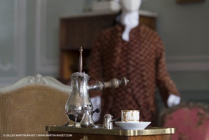 31 10 2013 - Ansouis (FRA,84) - Chateau d'Ansouis - Costumes de l'exposition Habits d'hommes