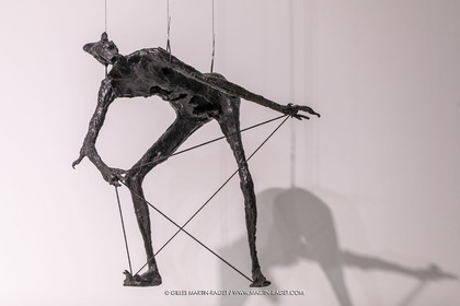 30 10 2023, Montpellier (FRA), oeuvre de Germaine Richier, Exposition Centre Pompidou - Musée Fabre 2023, Le Grifu 1952, Bronze patiné foncé, Epreuve d'exposition, Fondeur : Susse, Paris, 89 x 89 x 85 cm, Collection particulière