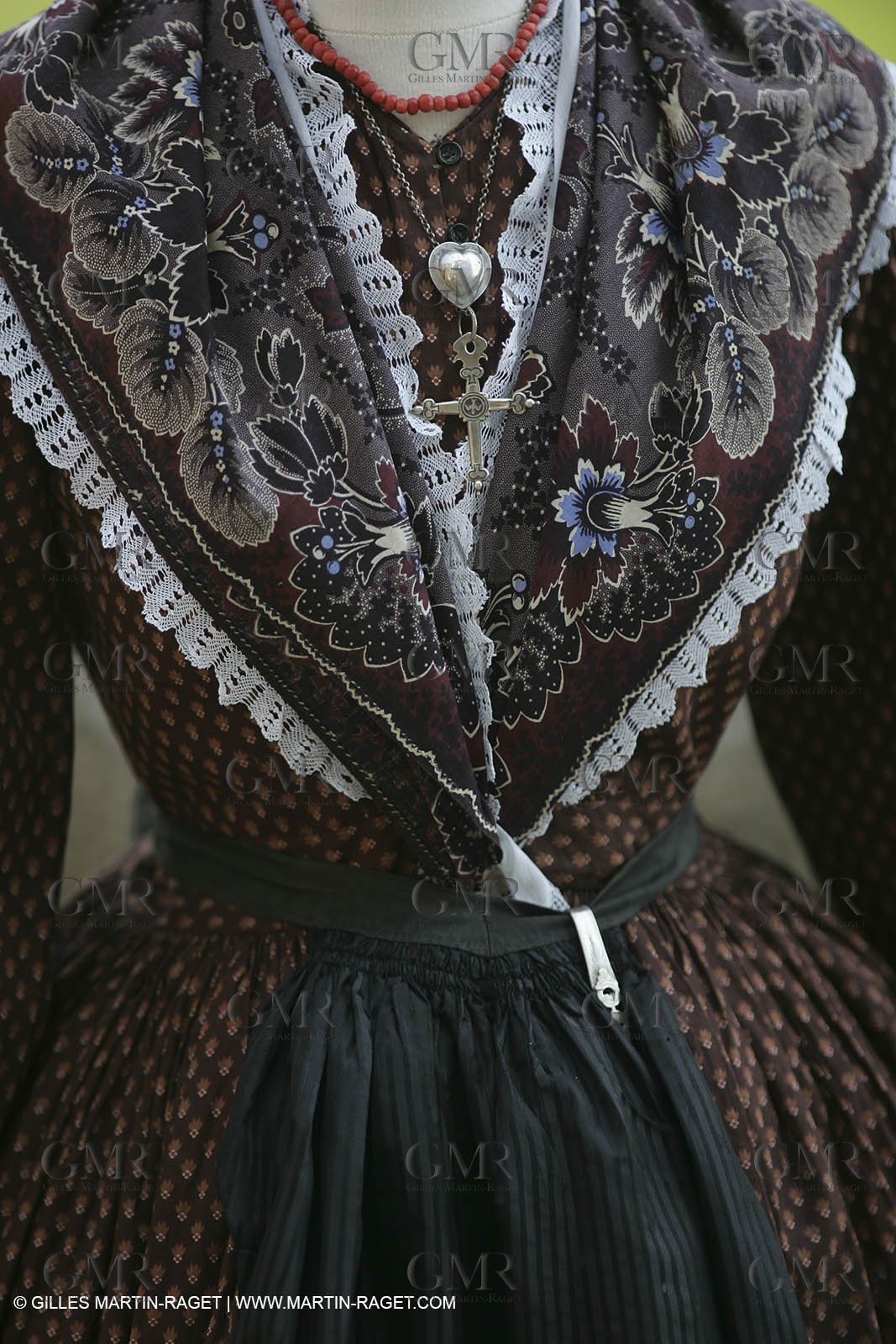 May 2004 - La Tour d'Aigues (FRA, 84) - Old costumes for women of the South exhibition