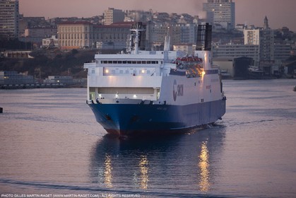 17 02 2012 - Marseille (FRA,13) - Arrivée dans le port de marseille à bord du Piana (Cie La Méridionale)