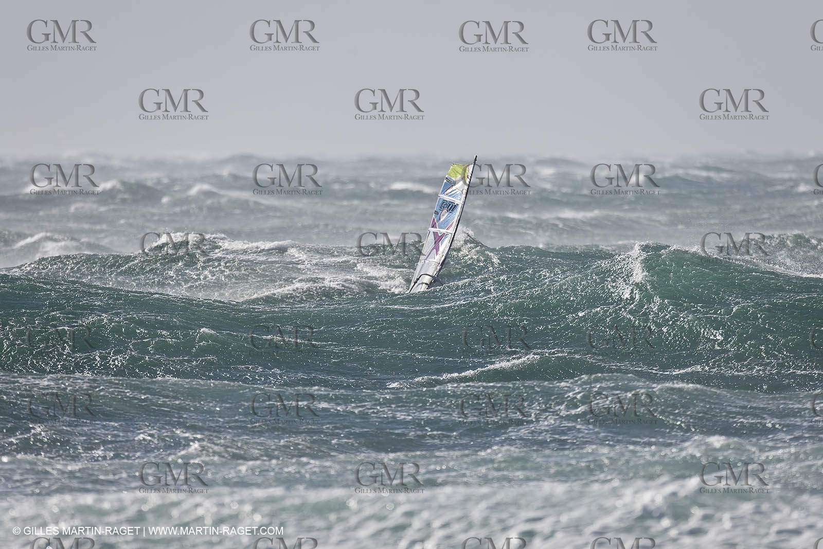 25 10 2010 - Marseille (FRA,13) - Gale Force 9 on the sailboard spot