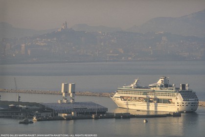 France, Provence, Marseille, Port de commerce, opérations portuaires, métiers de la mer