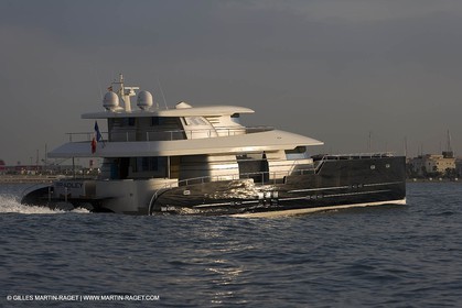 11 06 2007 - Valencia (Spain) - Bradley, super yacht catamaran dessiné par Gilles Vaton et construit par H2X à la Ciotat (France)