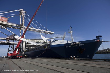 01 03 2011 - San Frnacisco (USA,CA) - Harbour operations - ship details - ship unloading - containers