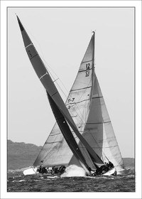 Produit : Tirage photo réalisé par nos soins sur imprimante jet d'encre professionnelle Epson à partir de 8 encres ultrachrome inaltérables (label Digigraphie).Formats au choix :. 30x40 cm. 50x70 cm. 80x120 cm.Choix des papiers :. Papier standard brillant 250 gr., filet noir, marge blanche, tirage non signé. Papier haut de gamme satiné 290 gr. filet noir, marge blanche, tirage vérifié et signé par l'auteur.. Autres supports (canvas, acrylique, dibond) sur demandeConditionnement : tube cylindrique renforcé.Options pour l'expédition :. colissimo + dépôt boîte aux lettres (France uniquement). Colissimo avec signature à réception. Transporteur express (2 jours ouvrés) avec signature à réceptionCliquez sur caddie pour sélectionner votre formule et démarrer la procédure de commande en ligne