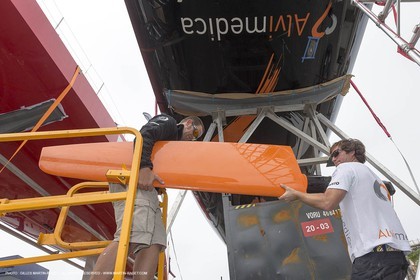 08 11 2014, Capetown (ZAF), Volvo Ocean Race 2014-15, Team Alvimedica, Nursing the boat