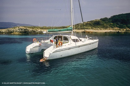 Voile, croisière,multicoque au mouillage