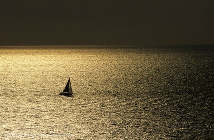 Crusing monohull sailing