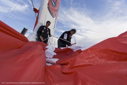 20 09 2007 - Marseille (FRA, 13) - Monos IMOCA - GROUPE BEL (Kito de Pavant) - Premières navigations - A bord avec Kito de Pavant et Sébastien Col