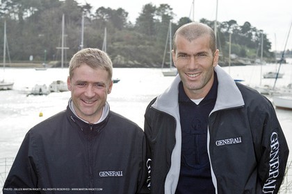 23 01 2007 - Vannes (FRA) - le championde football Zinedine Zidane rend visite au chantier Multiplast qui construit GENERALI, le futur monocoque de course du navigateur Yann Eliès dont il sera le parrain