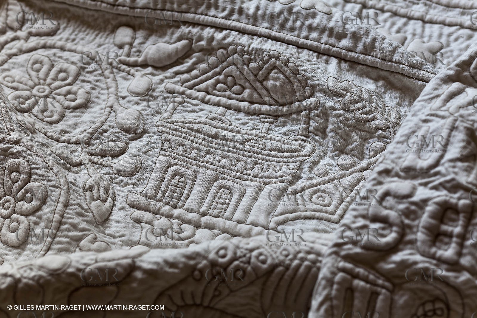 December 2009 - Boutis