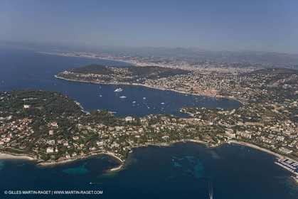 28 07 2007 - St Jean Cap Ferrat - SuperYachts - Motor Yachts - Hampshire