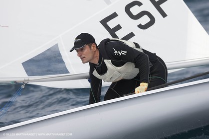 20 04 2010 - Hyères (FRA,83) - SOF 2010 - Zhik Team - Laser Men - Javier Hernandez