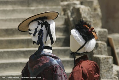 May 2004 - La Tour d'Aigues (FRA, 84) - Old costumes for women of the South exhibition