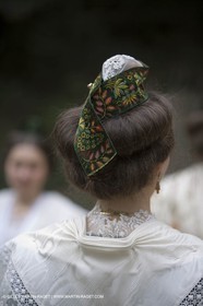 04 03 2007 - Arles - Queen of Arles and her assistants at Les Alyscamps monument