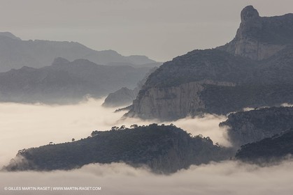 18 07 2012 - Marseille  (FRA ) - Les Calanques -  Phénomène d'entrées maritimes - La Nèble (brume, en provençal)