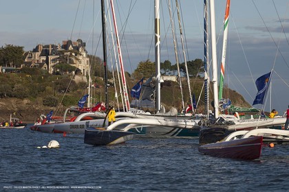 31 10 2010 - Saint Malo (FRA, 35) - Route du Rhum 2010 - Ambiances à Saint Malo avant le départ - Trimarans au mouillage à Dinan
