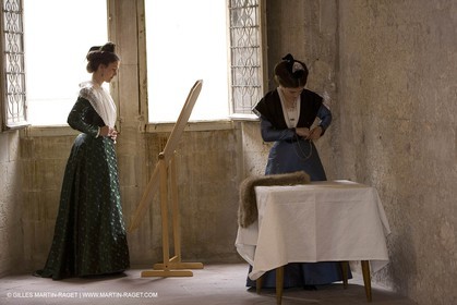 04 03 2007 - Arles - Queen of Arles and her assistants - winter costume trials