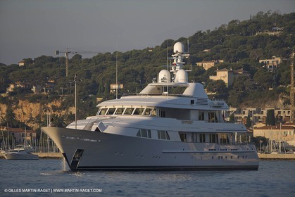 28 07 2007 - St Jean Cap Ferrat - SuperYachts - Motor Yachts - Hampshire